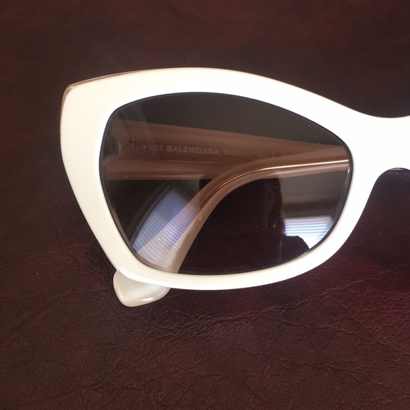 HOST PICK🎉 [Balenciaga] Cat Sunglasses BA 6 24F White - Picture 5 of 11